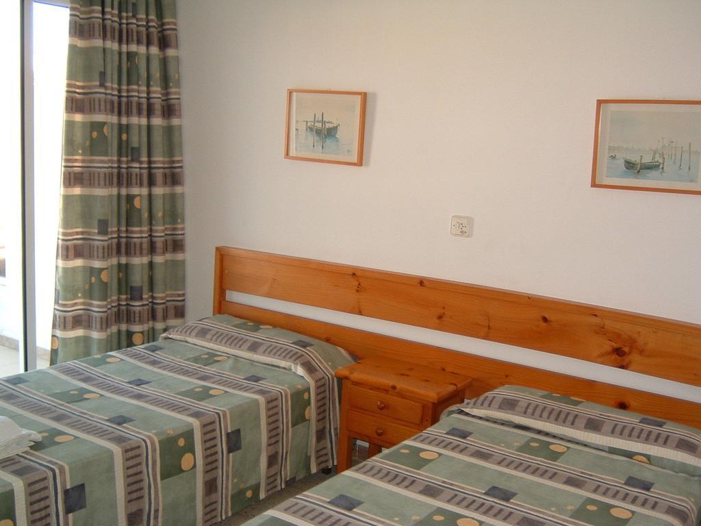 Apartamentos Ar Lotus Blanes Habitación foto